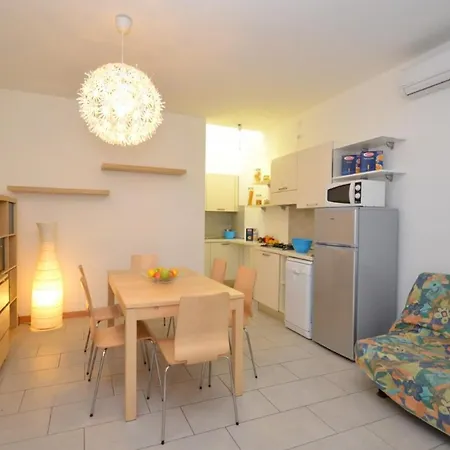 Villa With Beach Place Close To The Sea 비비오네